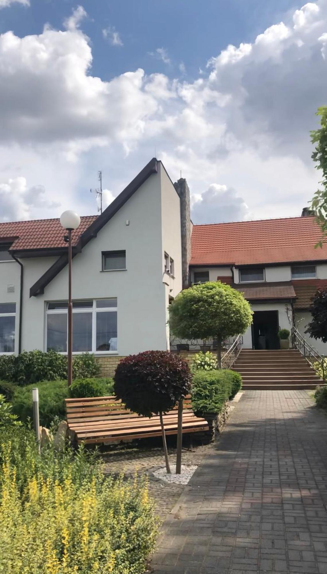 Motel Za Miedza Bralin Buitenkant foto