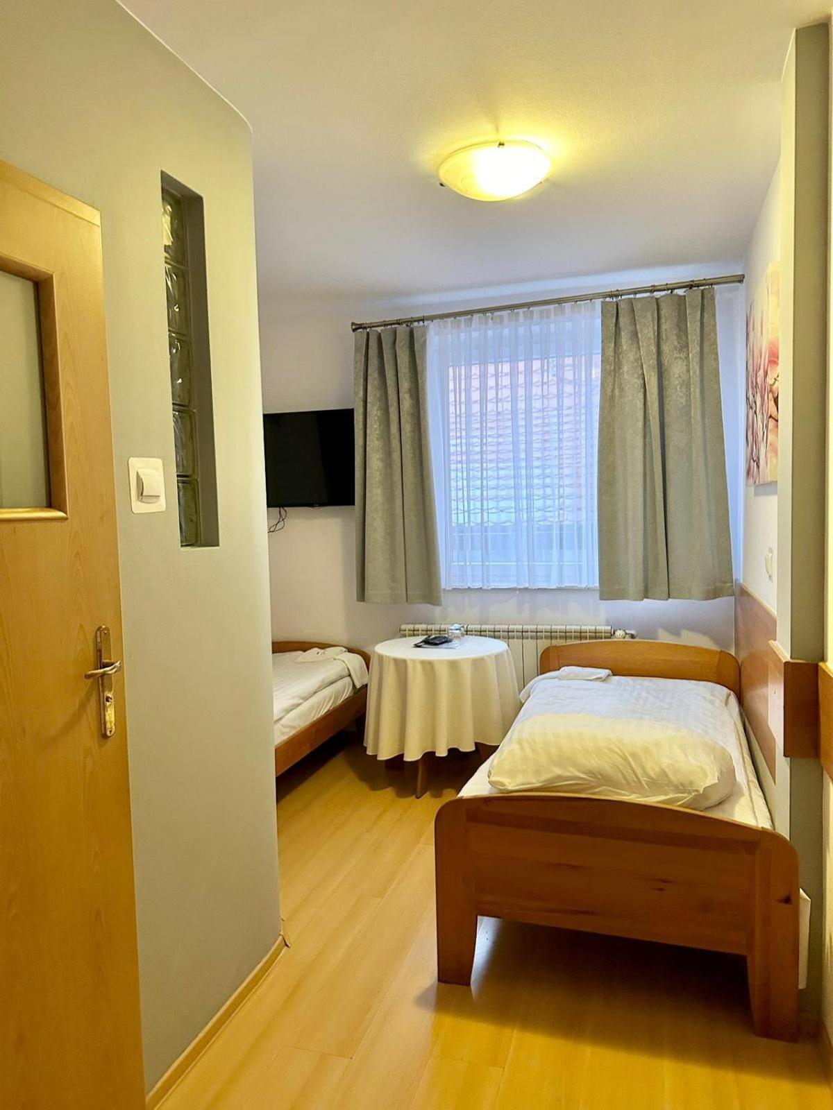 Motel Za Miedza Bralin Buitenkant foto