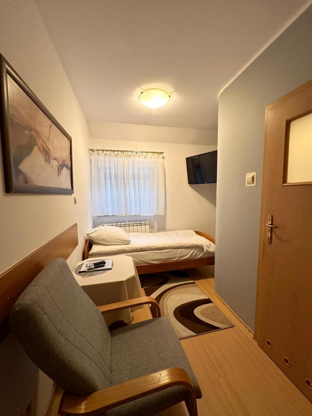 Motel Za Miedza Bralin Buitenkant foto