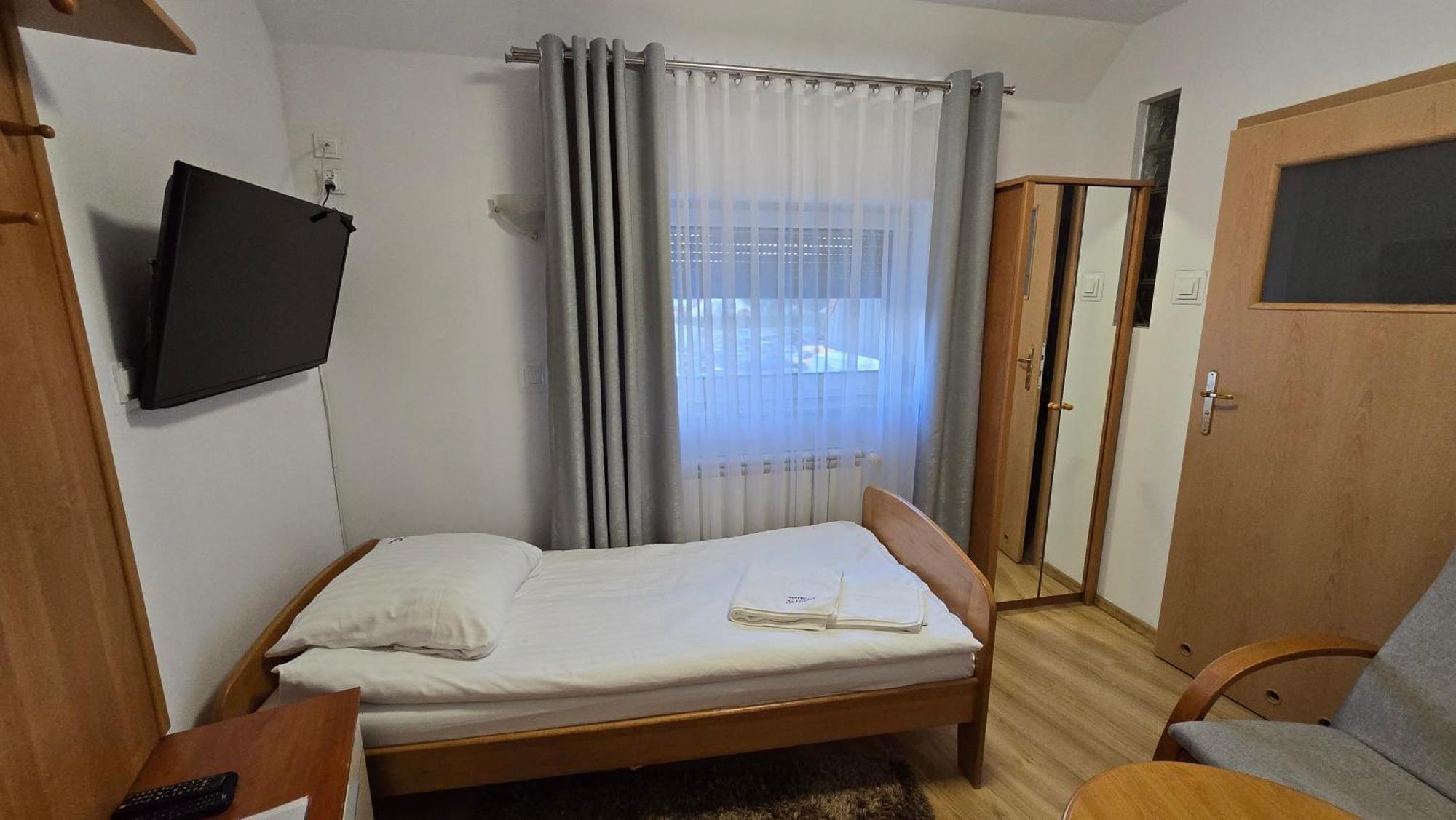 Motel Za Miedza Bralin Buitenkant foto