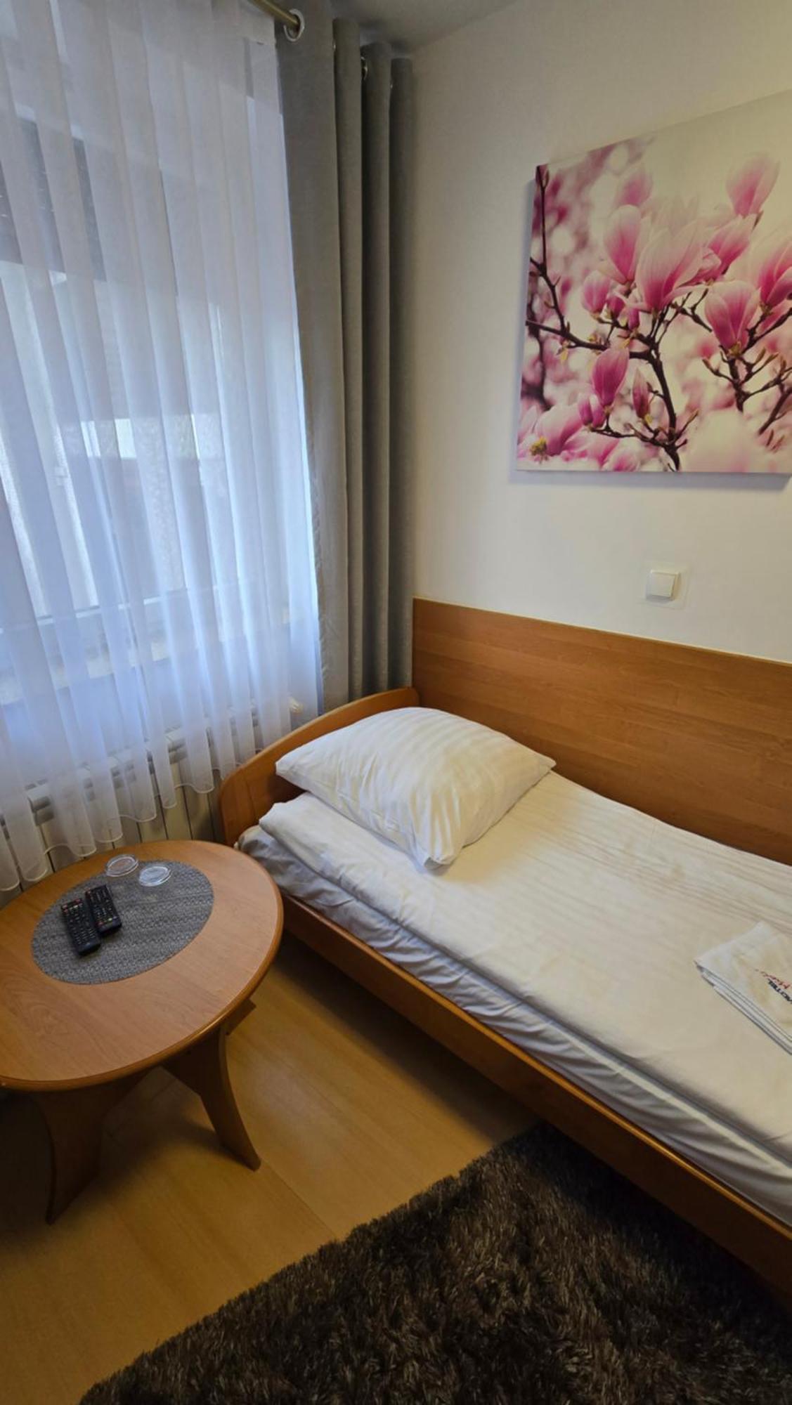 Motel Za Miedza Bralin Buitenkant foto