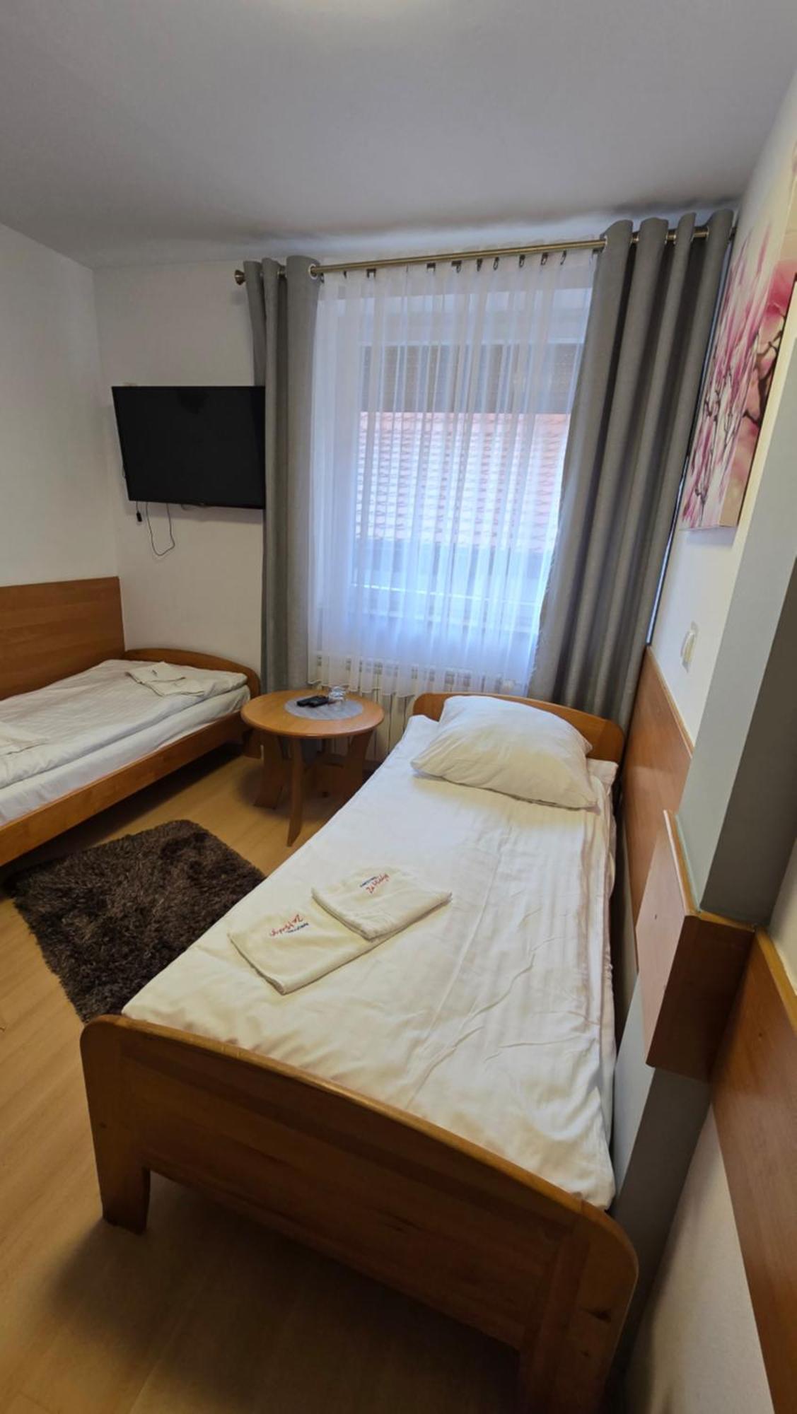 Motel Za Miedza Bralin Buitenkant foto